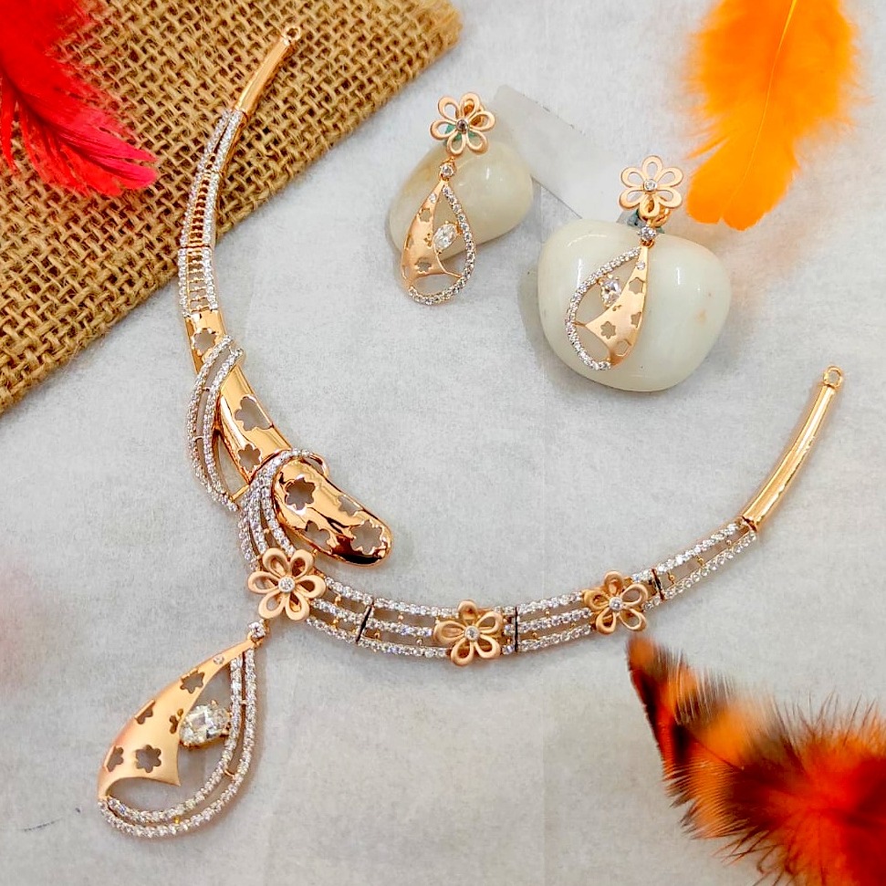 Floral cutting 18 kt rose gold necklace set