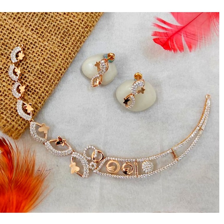 Butterfly pattern attractive 18 kt rose gold necklace set