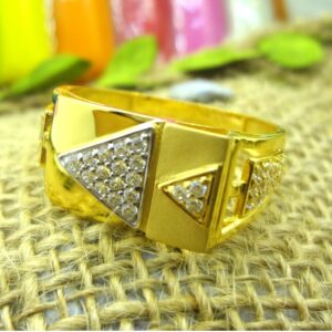 Triangle design 22 kt gold gents ring