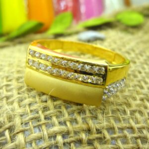 Two cz diamond line 22 kt gents ring