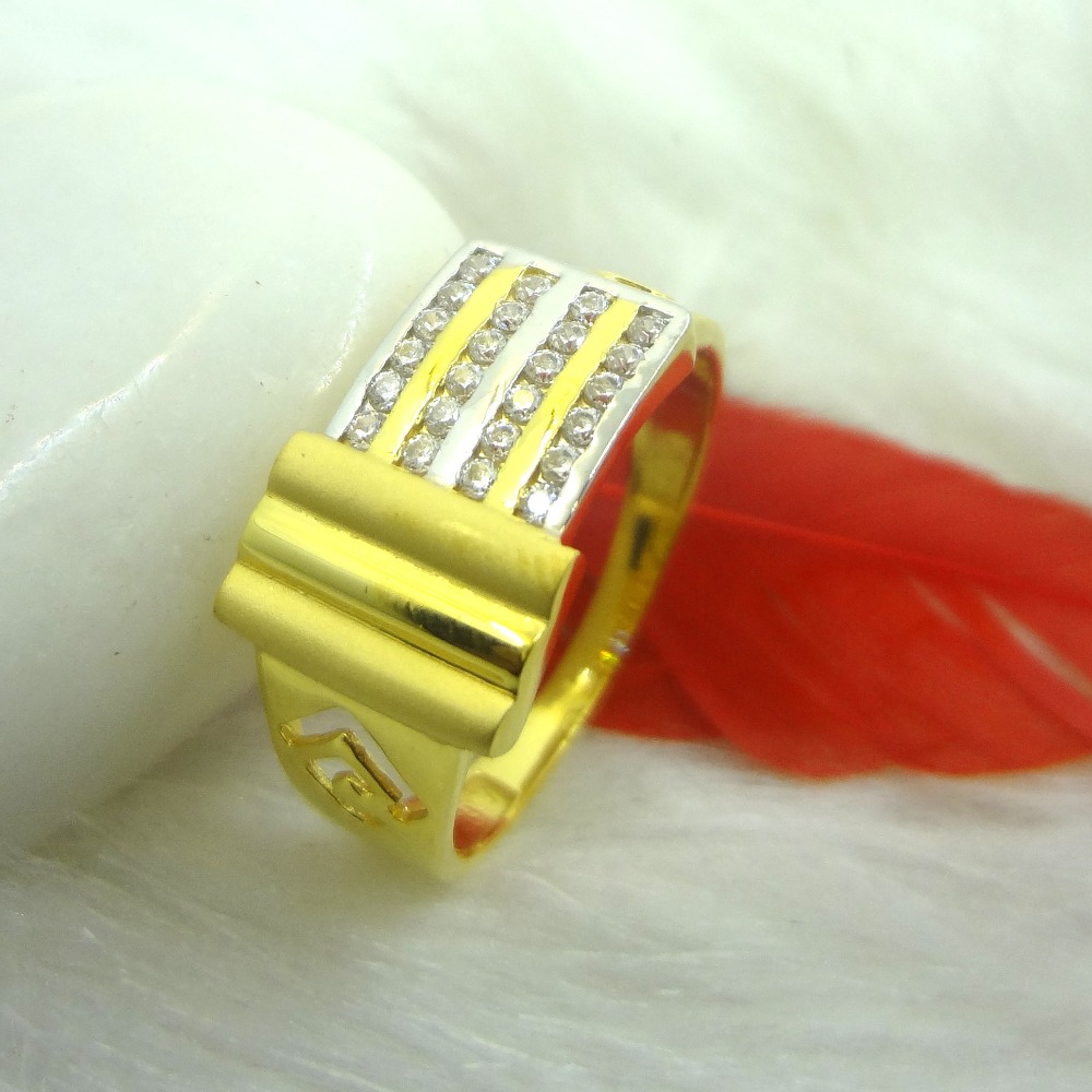 Four cz diamond line 22 kt gold gents ring
