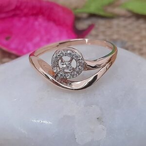 Simple and elegant 18 kt rose gold ladies ring