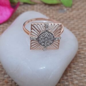 Square shape 18 kt rose gold wedding band