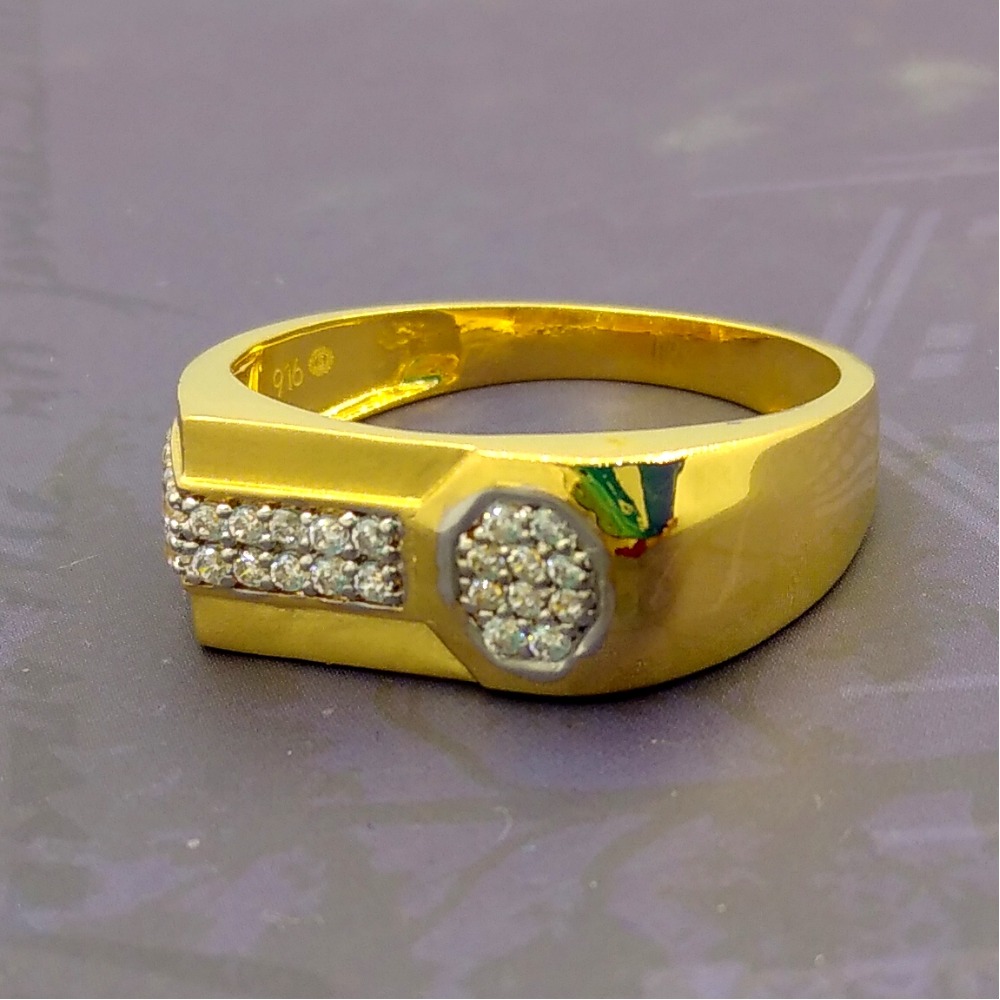 Designer diamond 22 kt gold gold ring