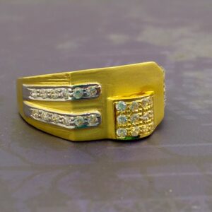 Linear diamond pattern 22 kt gold gents ring