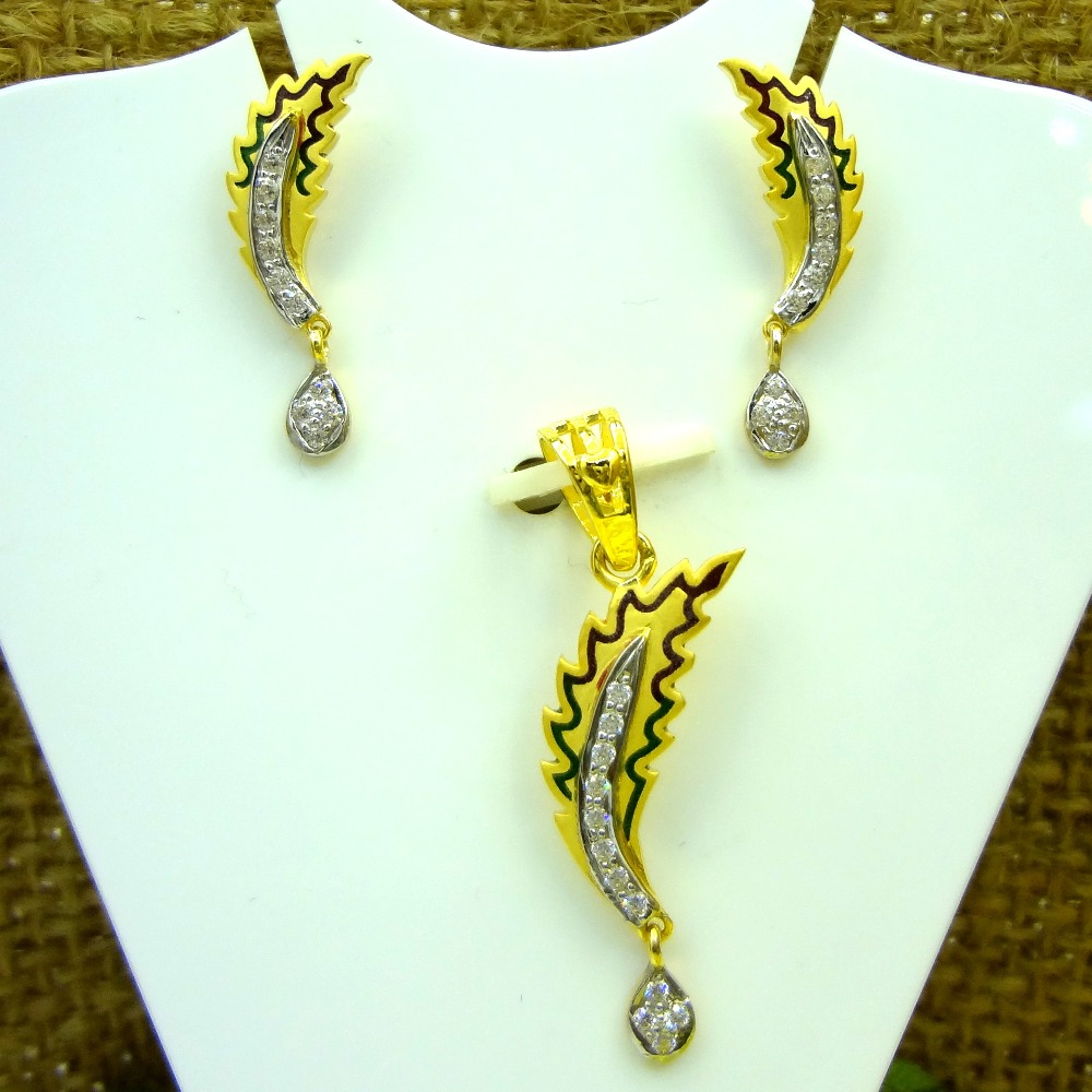 Sword pattern elegant 22kt gold pendant set