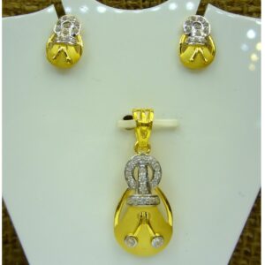 Amazing cz diamond 22 kt gold pendant set