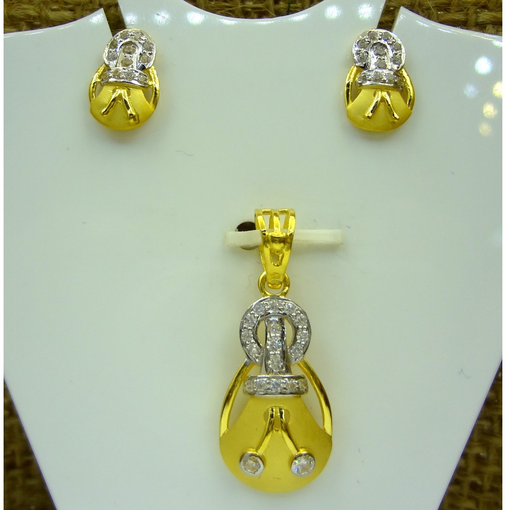 Amazing cz diamond 22 kt gold pendant set