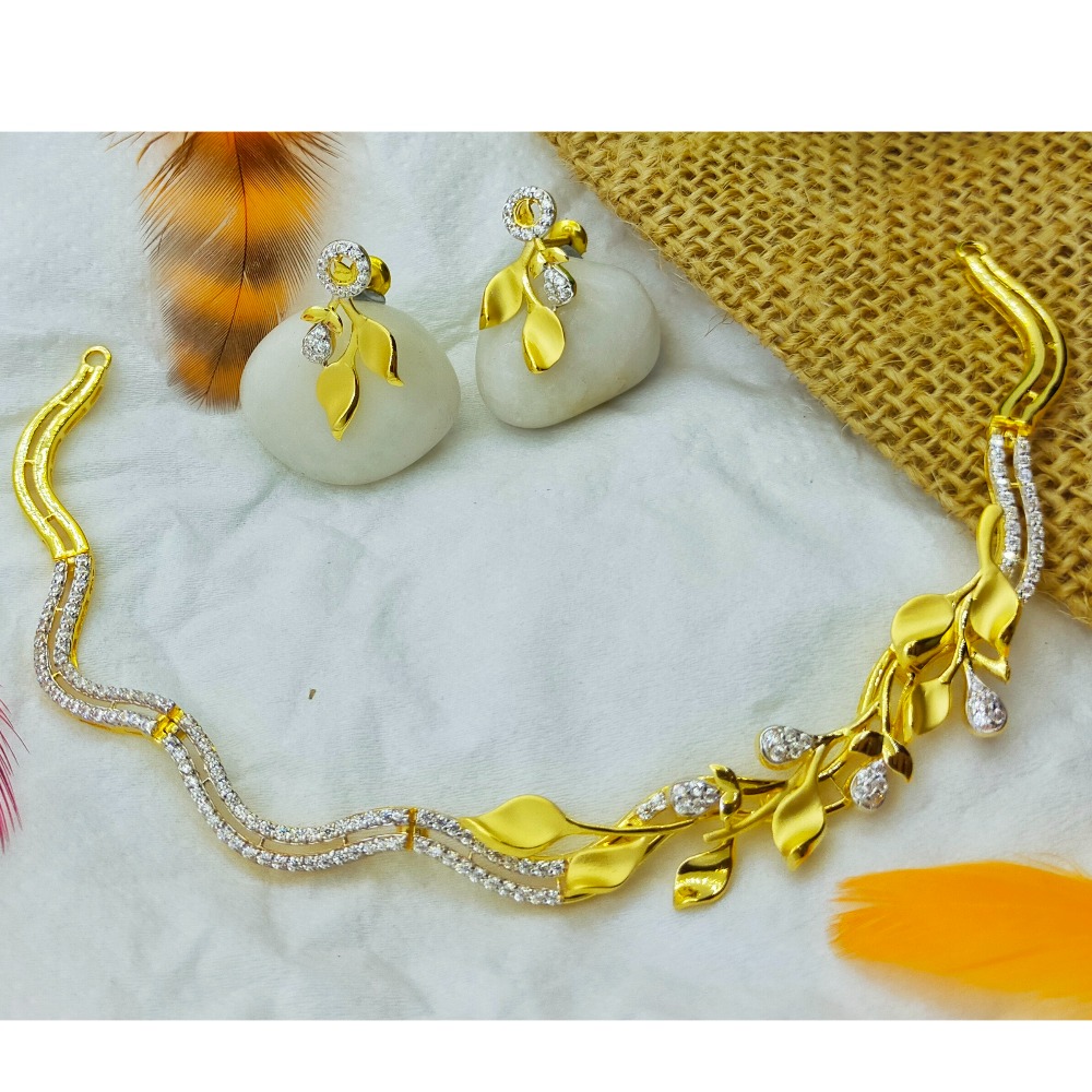 Adorable leaflets with cz diamond curved line 22kt necklace set