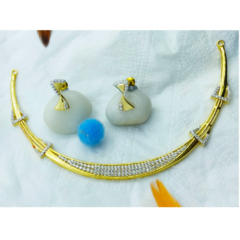 3 cz diamond line elegant and unique 22 kt necklace