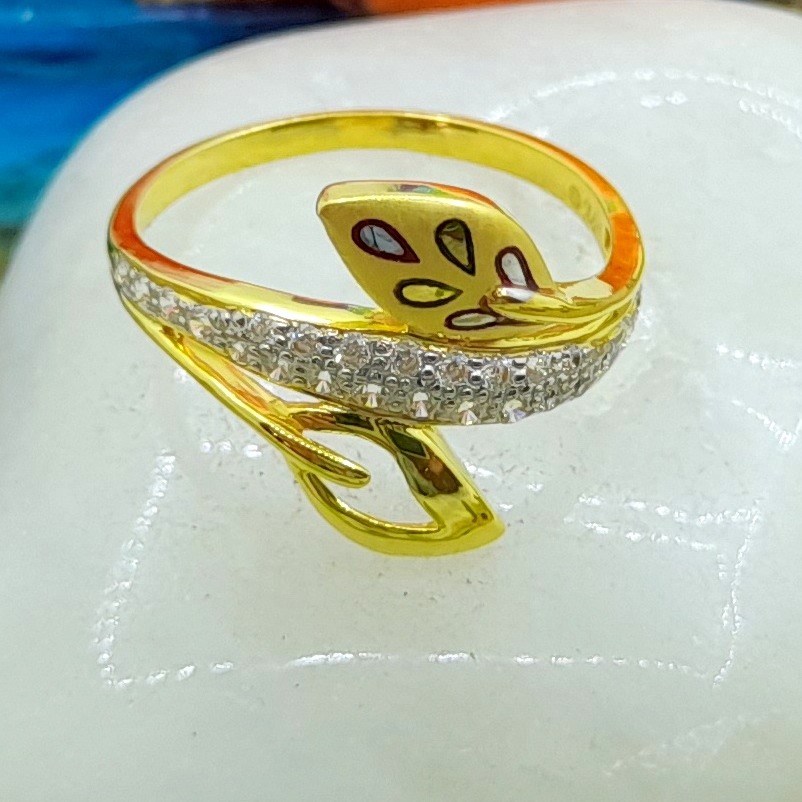 Opposite leaflets with cz diamonds 22 kt ladies ring