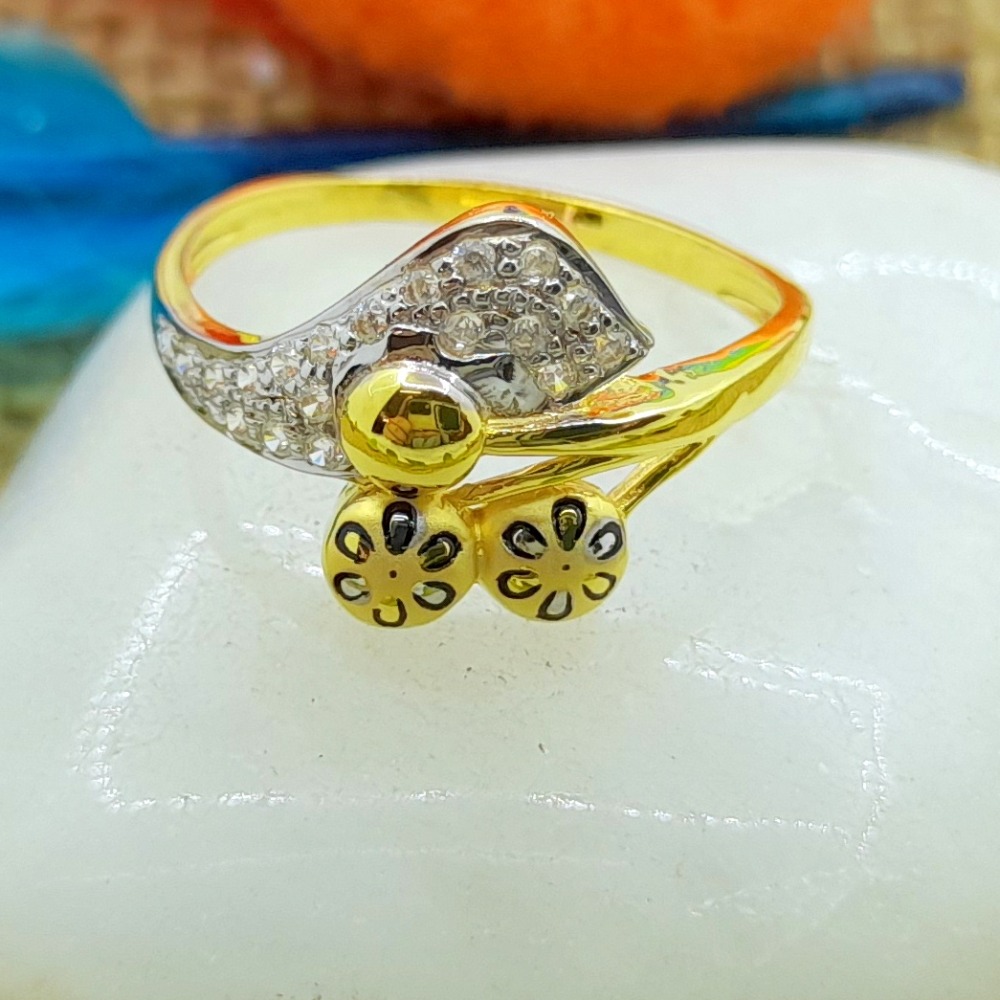 Dual floral pattern with cz diamond 22 kt ladies ring