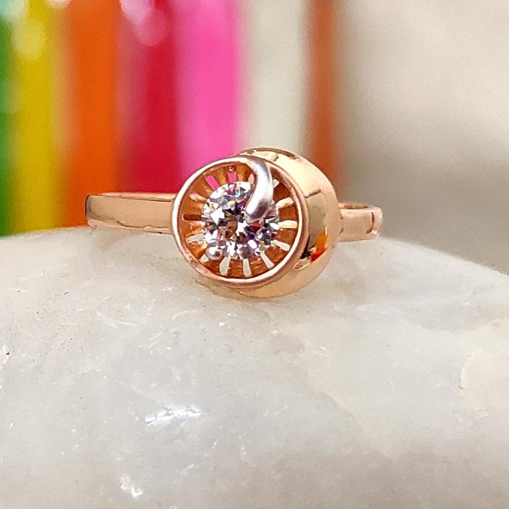 Unique round diamond 18 kt rose gold gents ring