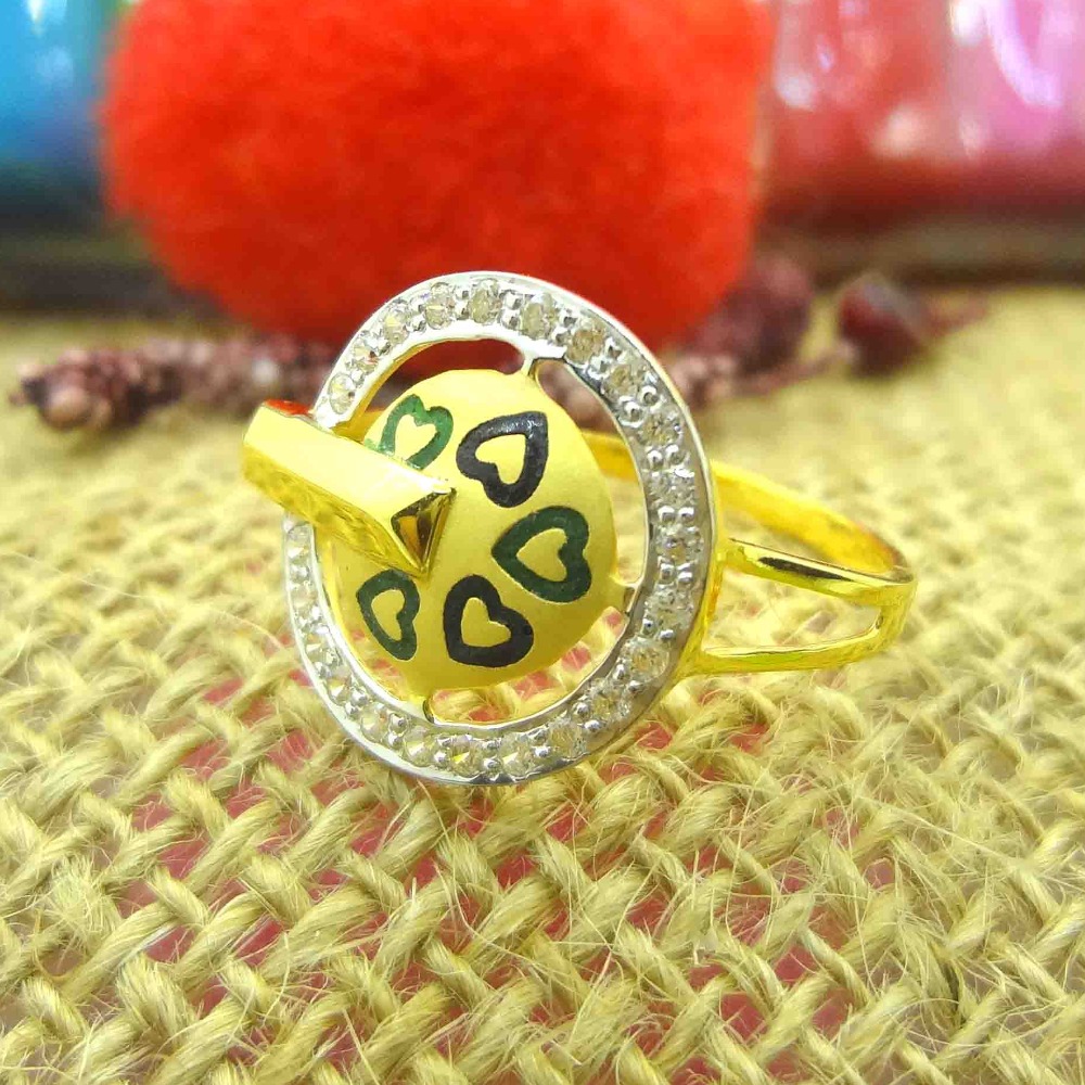 Fancy circular 22kt gold ladies ring