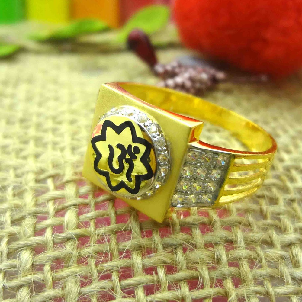 Om design 22 kt gold gents ring