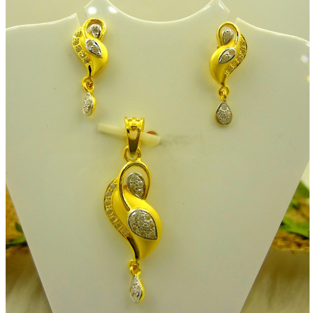 Daily wear elegant 22kt gold pendant set