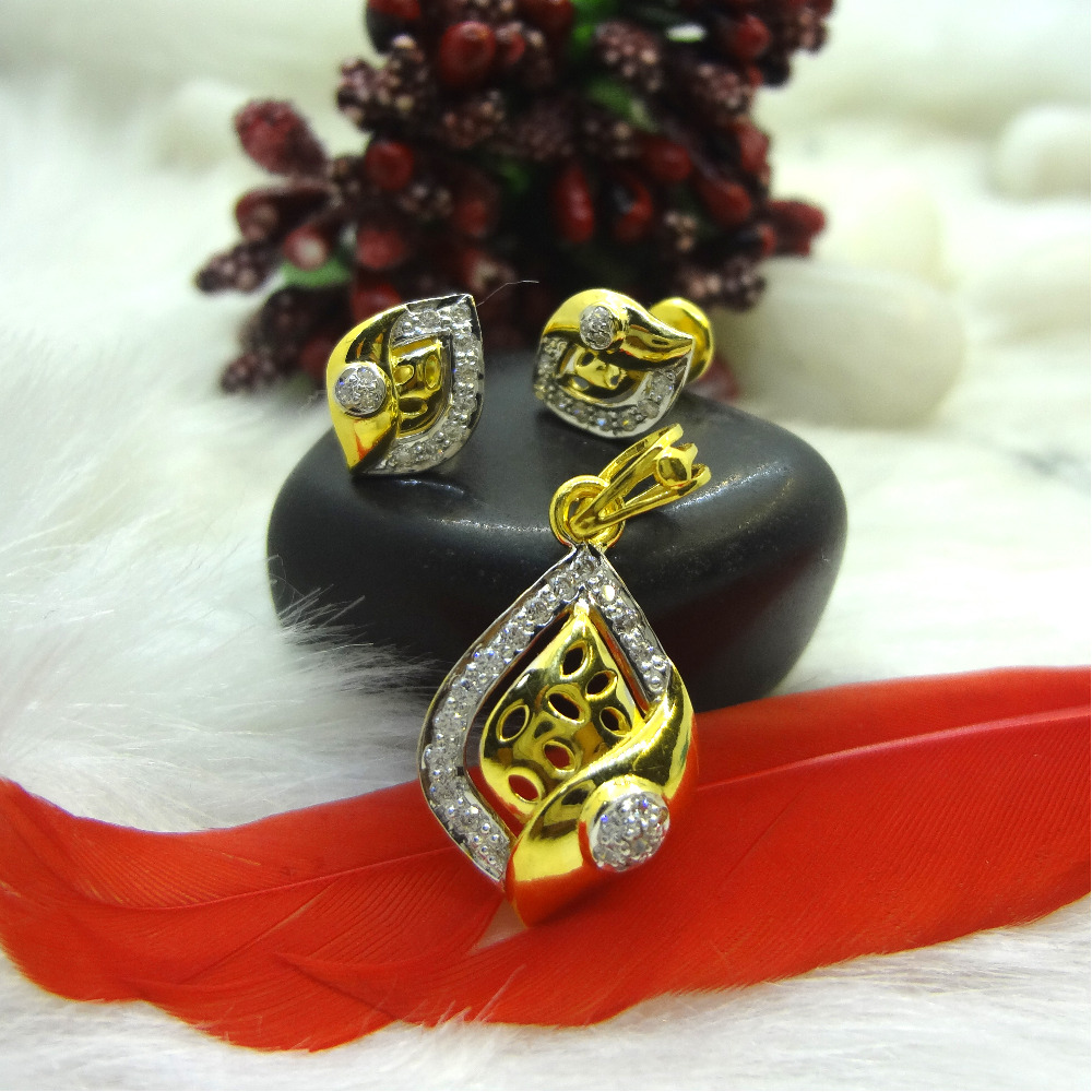 fancy cut adorable 22kt gold pendant set