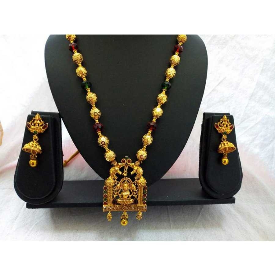 Gold Ladies Indian Traditional Necklace Set - Image 5