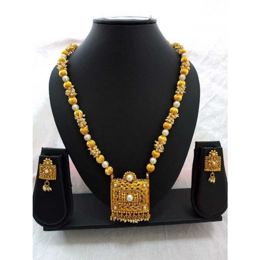 Gold Ladies Indian Traditional Necklace Set - Image 3