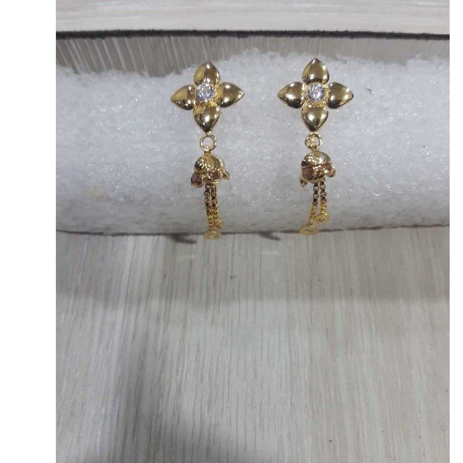 916 Gold Attractive Earrings