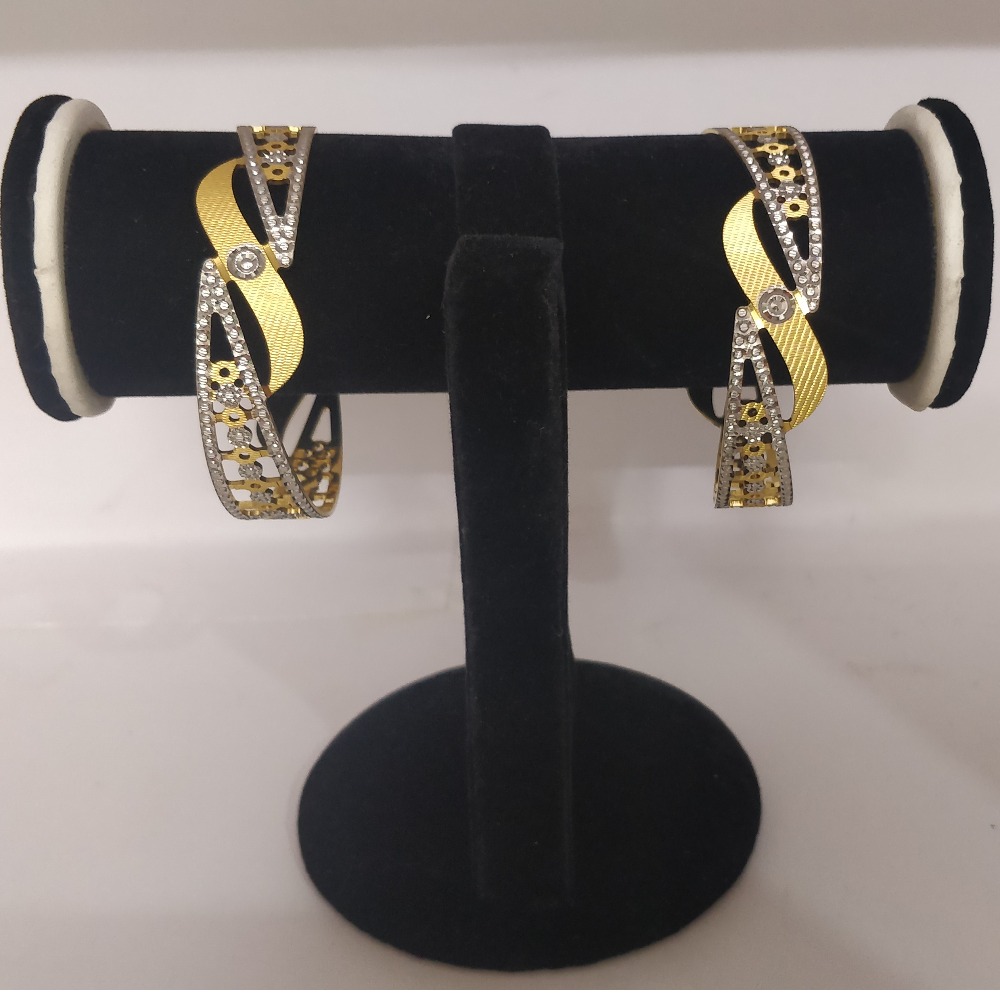 Attractive 22KT Gold CZ Bangle