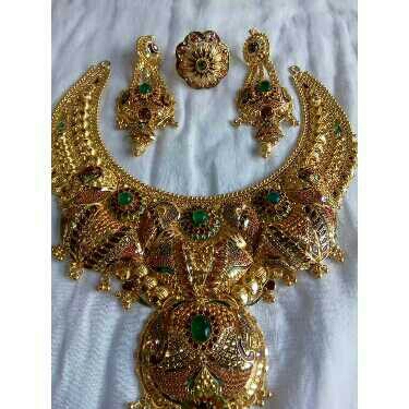 Fancy Gold Necklace Set