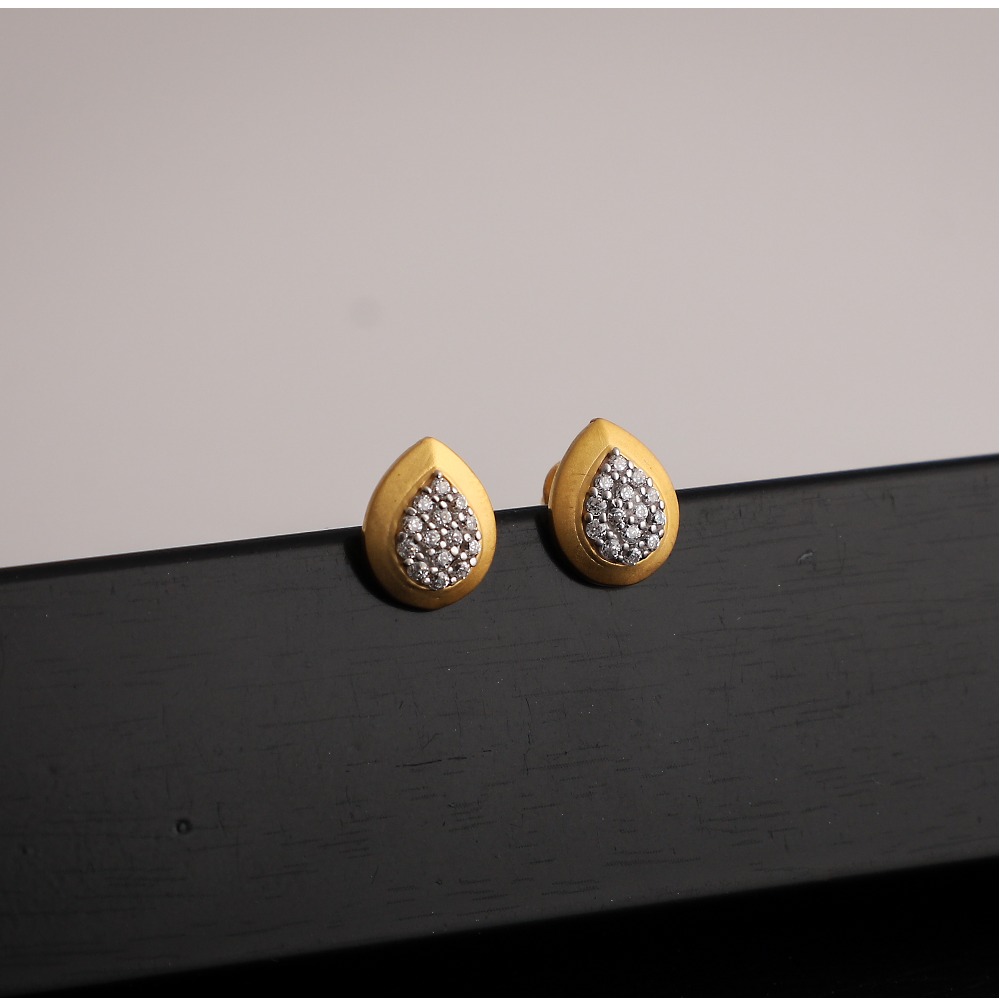916 gold cz earring