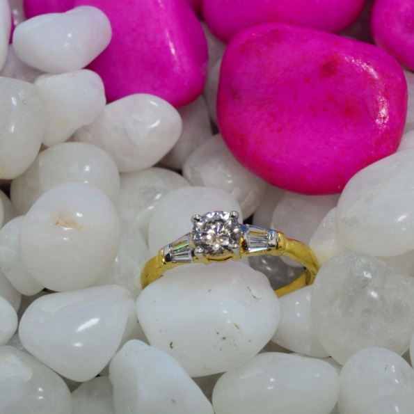 Ladies Gold Ring - Image 5