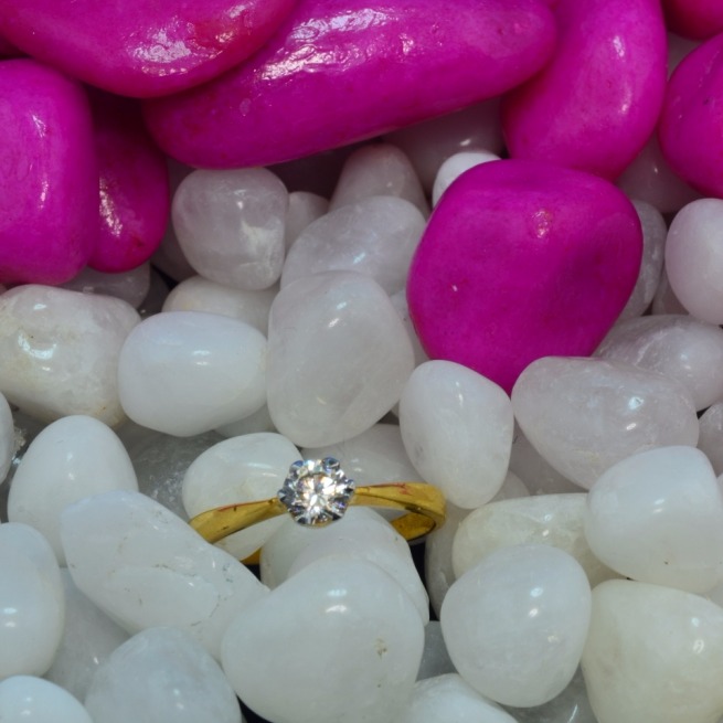 Ladies Gold Ring - Image 3