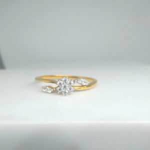 22kt / 916 gold fancy delicate daily ware ring for ladies lrg0418