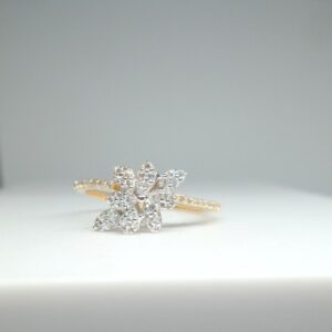 18KT Gold Special Engagement Ring For Ladies LRG0569