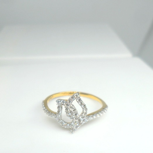 18KT Gold Special Engagement Ring For Ladies LRG0004