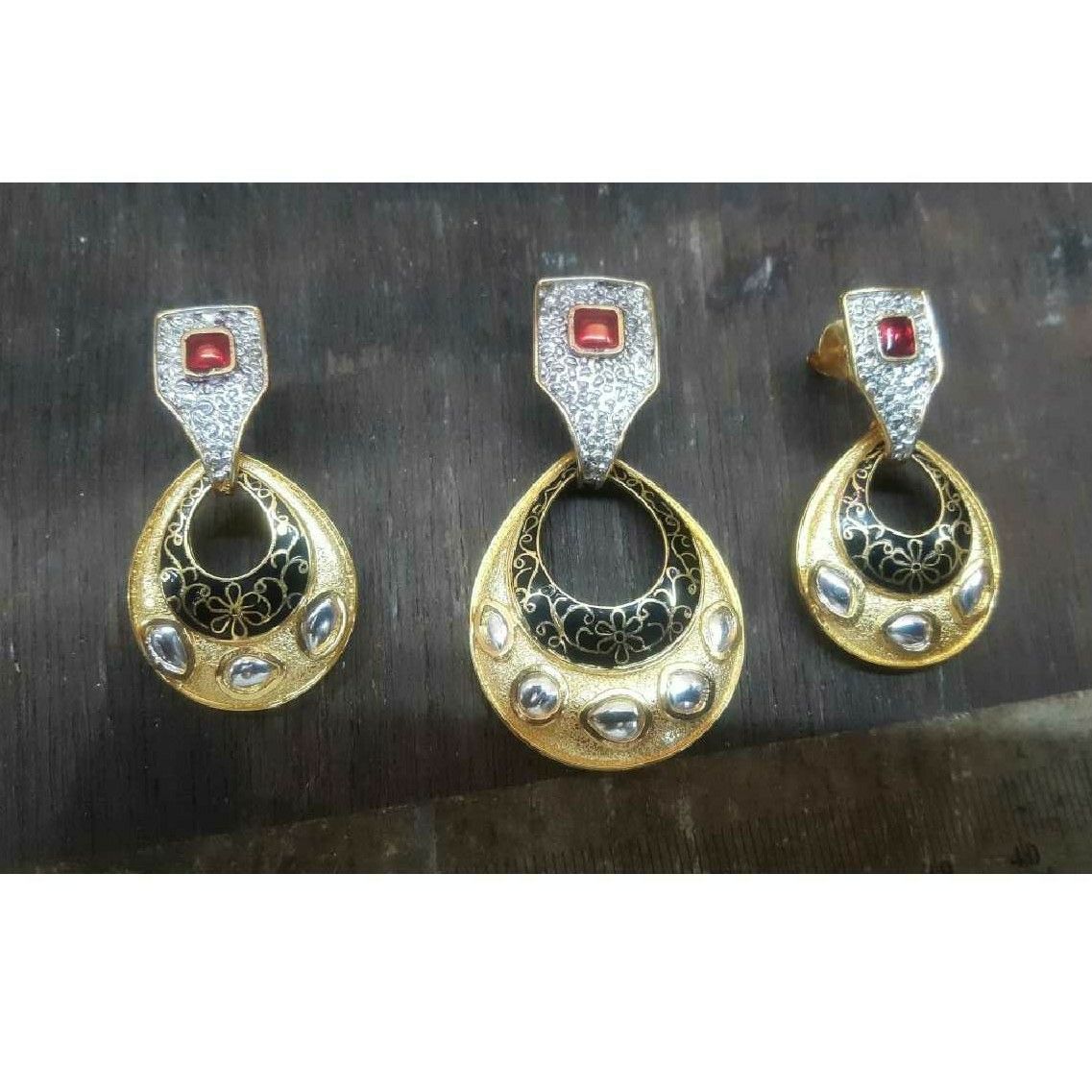 18KT Gold Indian CZ Pendant Set