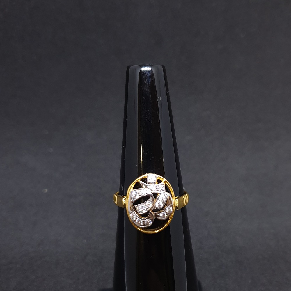 Om ladies ring Diamond LRG-0268