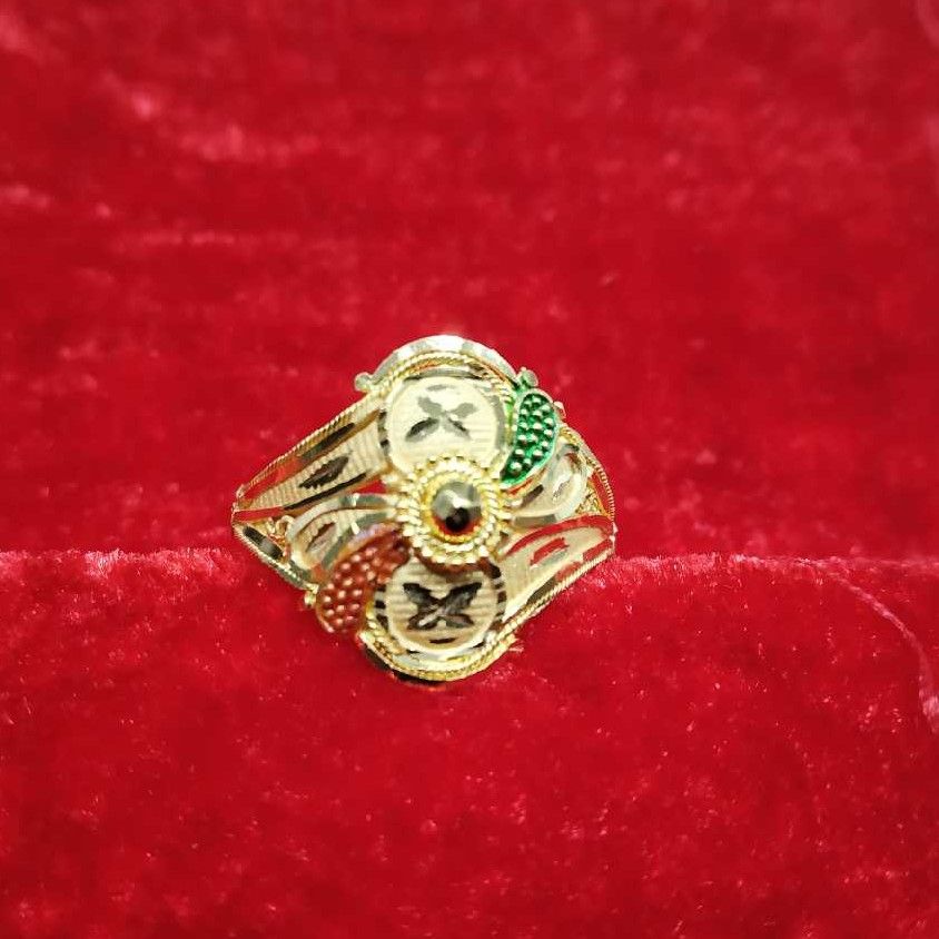 20kt Gold Ladies Ring