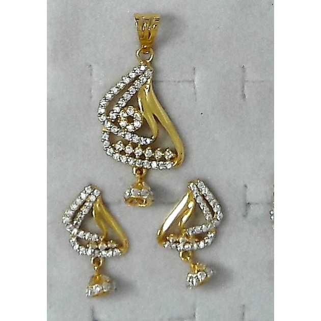 18KT Gold Stylish Wax Setting Pendant Set