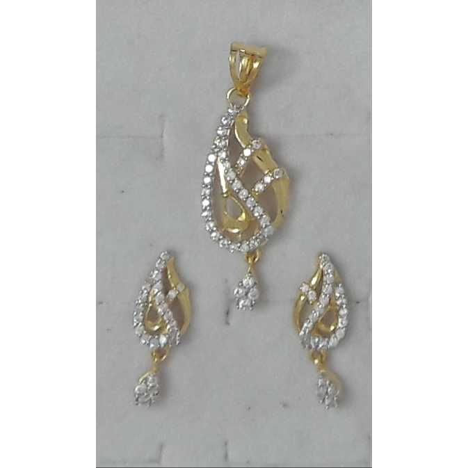 18KT Light Weight Gold Fancy Wax Setting Pendant Set
