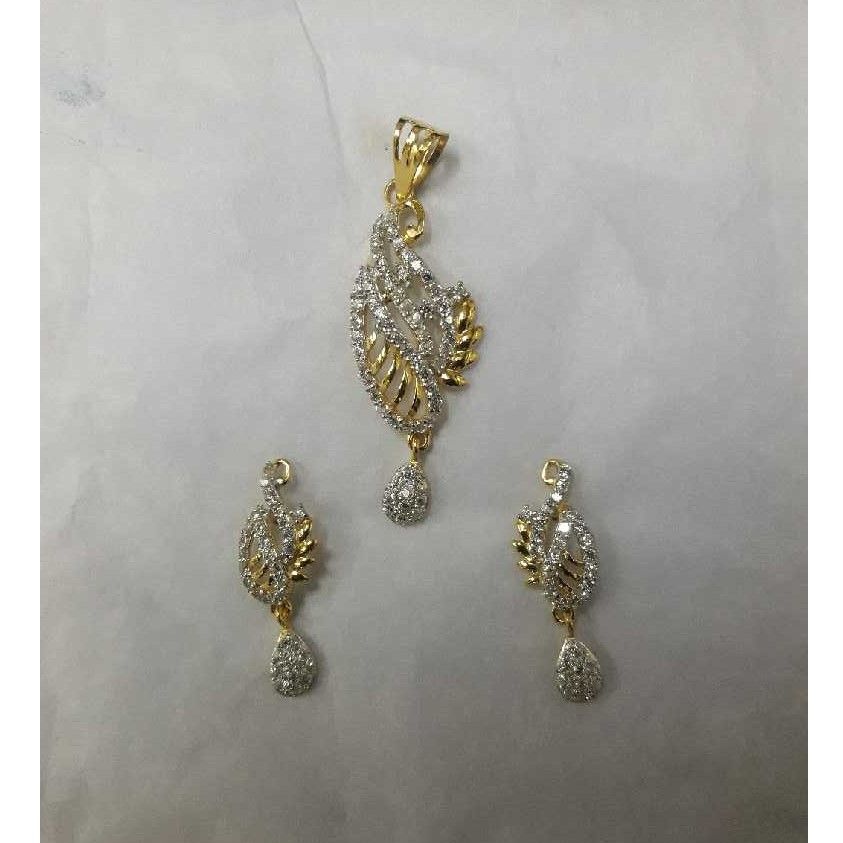 Attractive 916 Gold Ladies Pendant Set