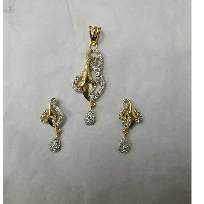 Exclusive 916 Gold Diamond Pendant Set
