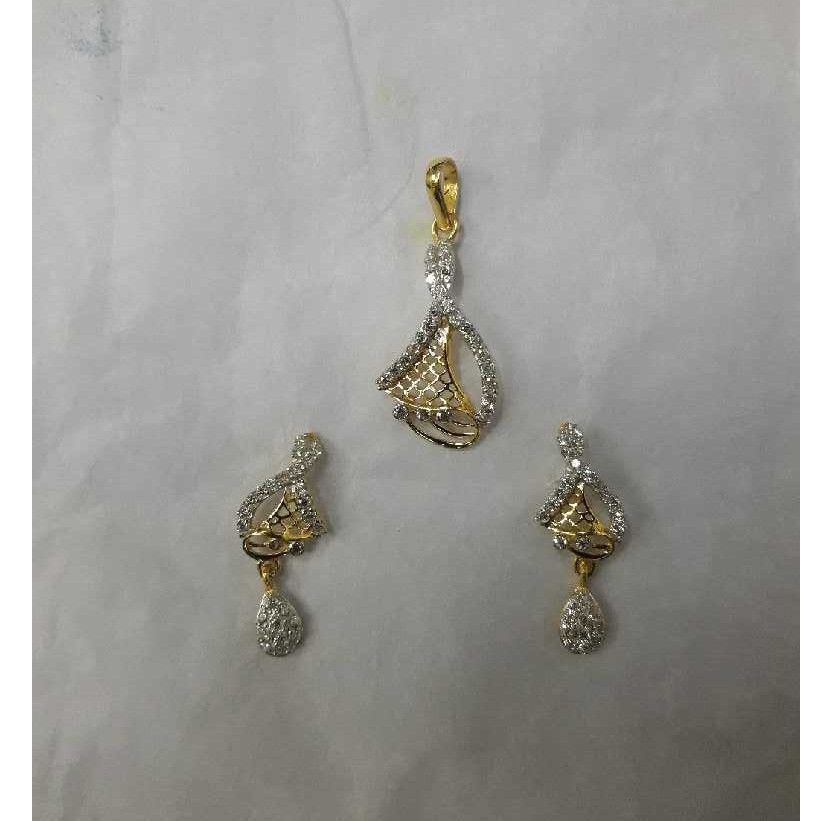 Attractive 22KT Gold Pendant Set