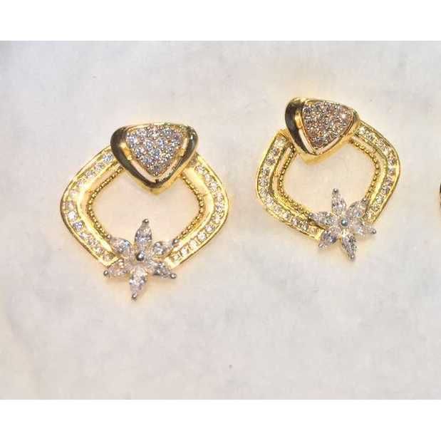 22KT Gold Indian Ladies Attractive Earrings
