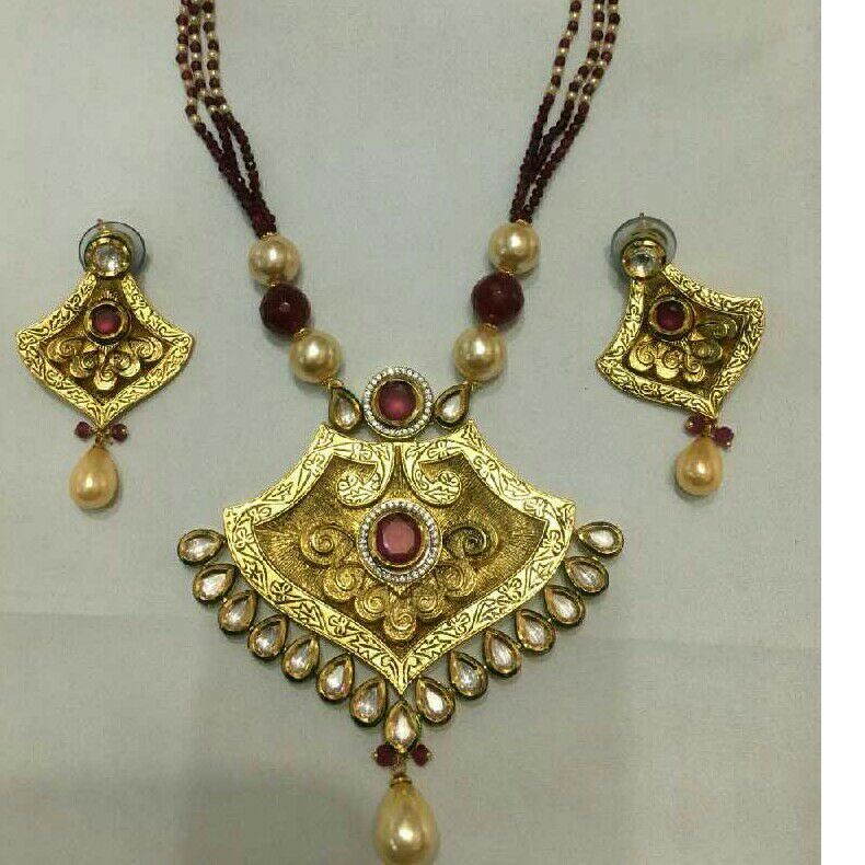Fancy Ladies Necklace Set