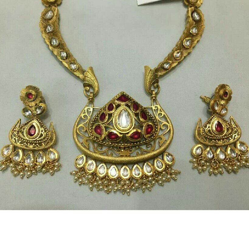 Fancy Ladies Yellow Fashionable Necklace Set