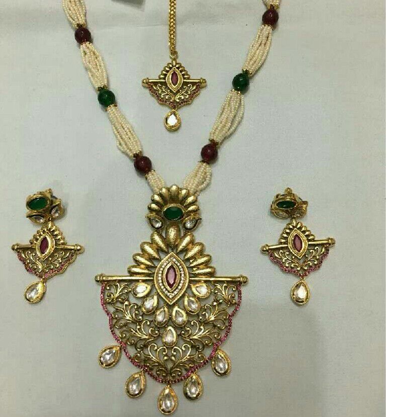 Designer Modern Ladies Necklace Set