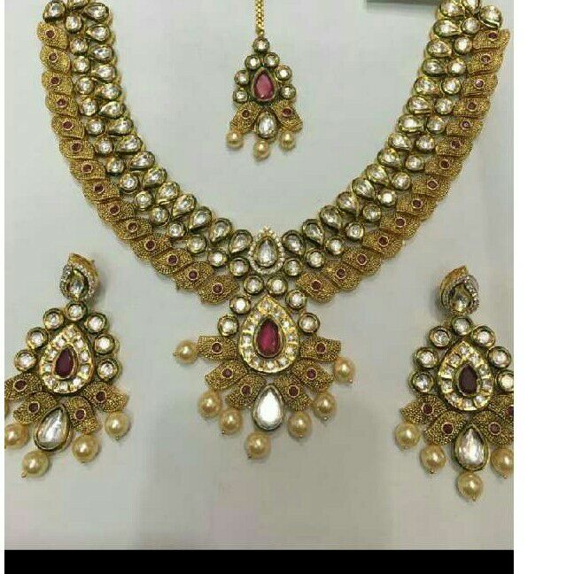 Attractive Stone Ladies Yellow Necklace Set