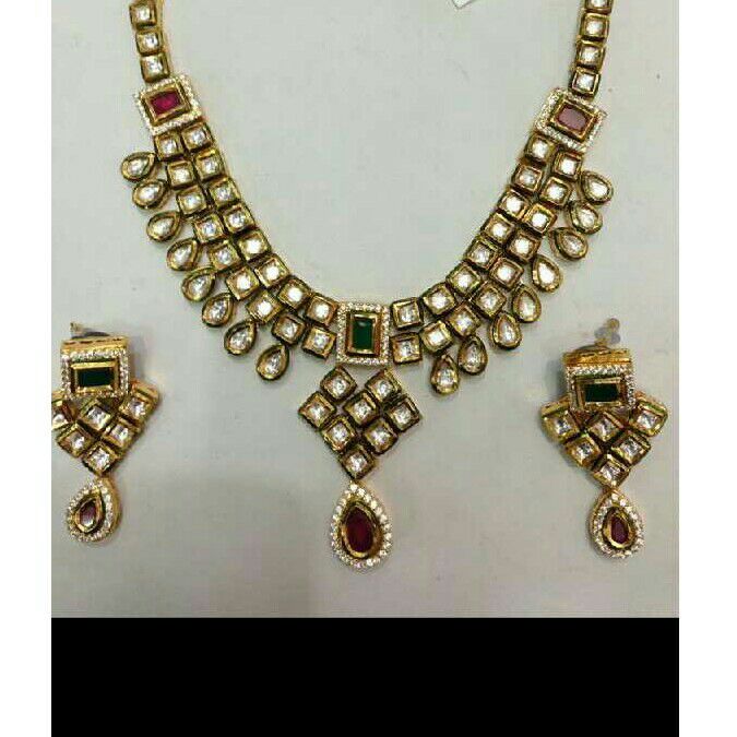 Stunning Ladies Necklace Set
