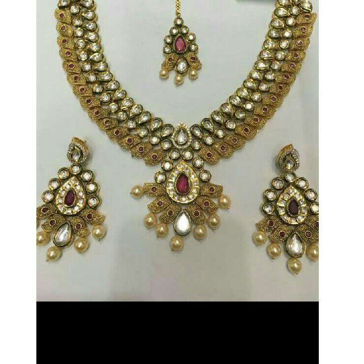 Designer Ladies Yellow Modern Necklace Set
