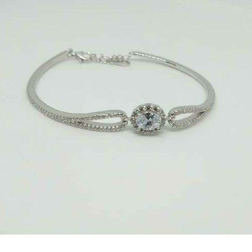 92.5 Sterling Silvet White Solotire Stone Bracelet For Ladies