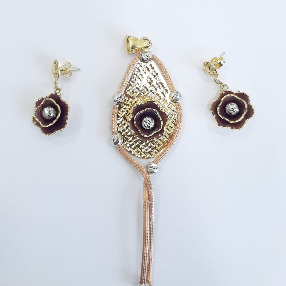 18kt premium pendant set