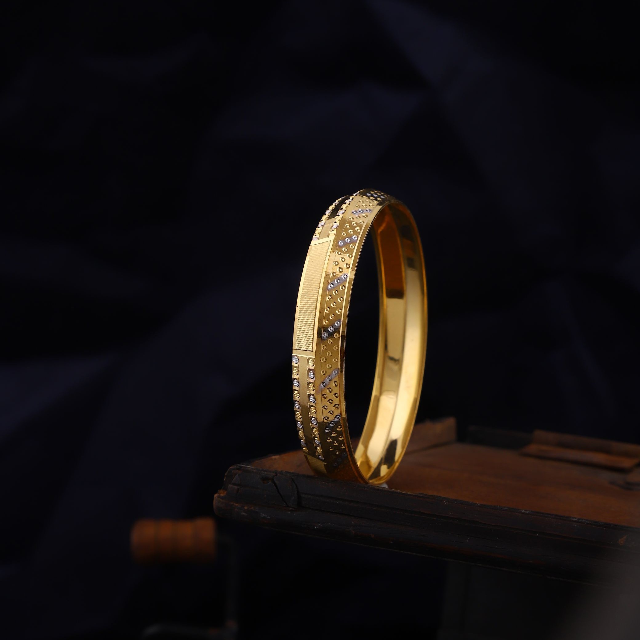 916 Gold Modern Mens Kada